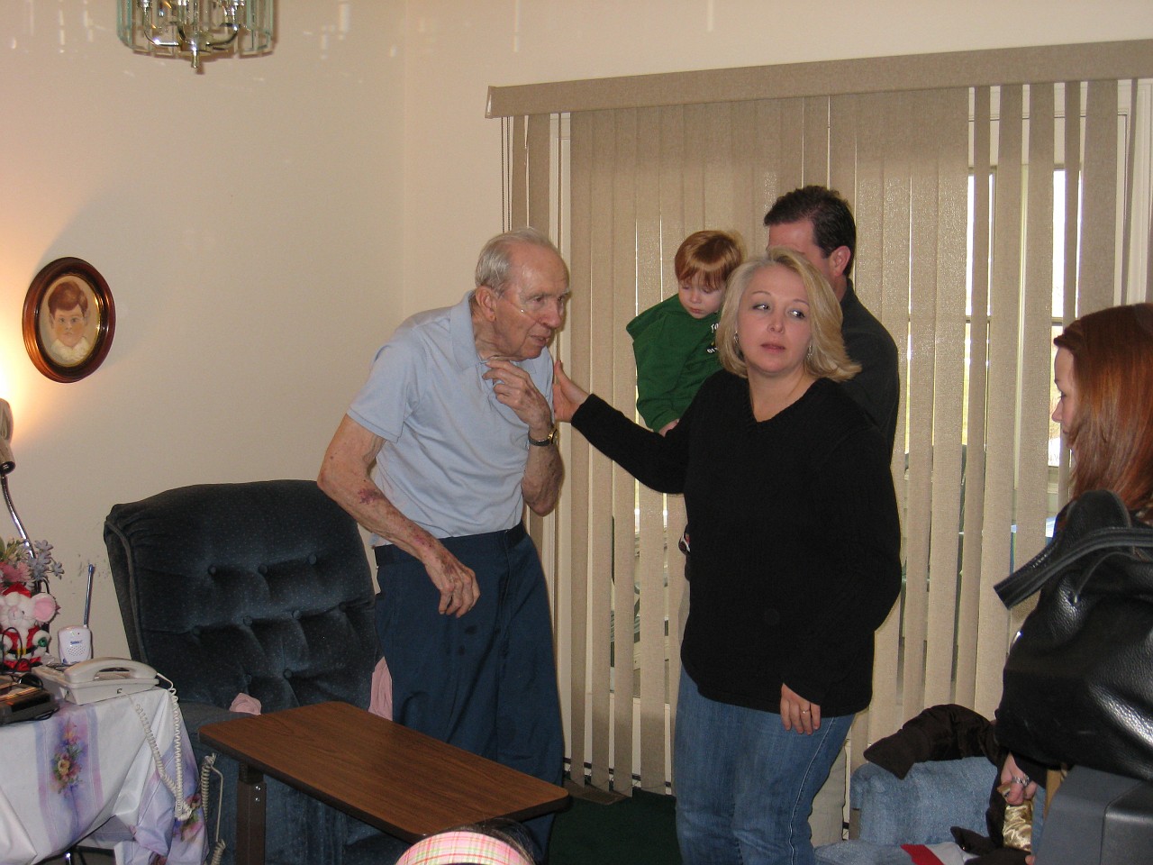 Christmas 2007 Burns Rochester Lights 019.jpg - Christmas 2007! The Misselhorn, Kasdorf and Burns families come together for the celebration! Lots of talk, food, presents, food and visiting.